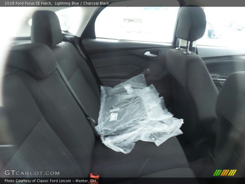 Lightning Blue / Charcoal Black 2018 Ford Focus SE Hatch