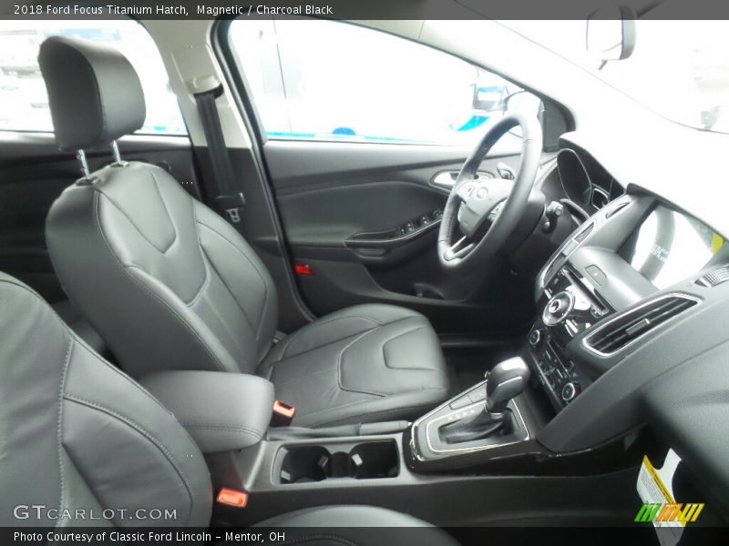 Magnetic / Charcoal Black 2018 Ford Focus Titanium Hatch