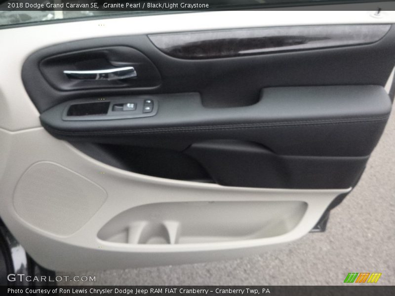 Granite Pearl / Black/Light Graystone 2018 Dodge Grand Caravan SE