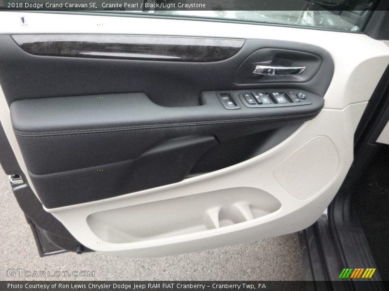 Granite Pearl / Black/Light Graystone 2018 Dodge Grand Caravan SE