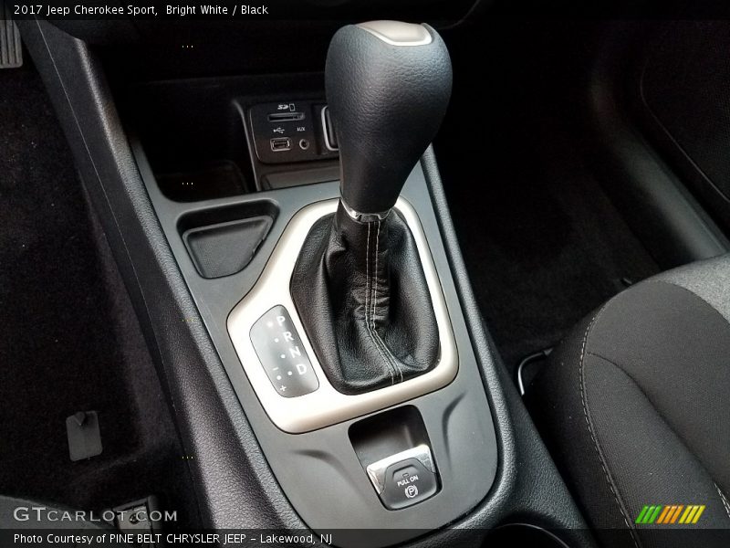 Bright White / Black 2017 Jeep Cherokee Sport