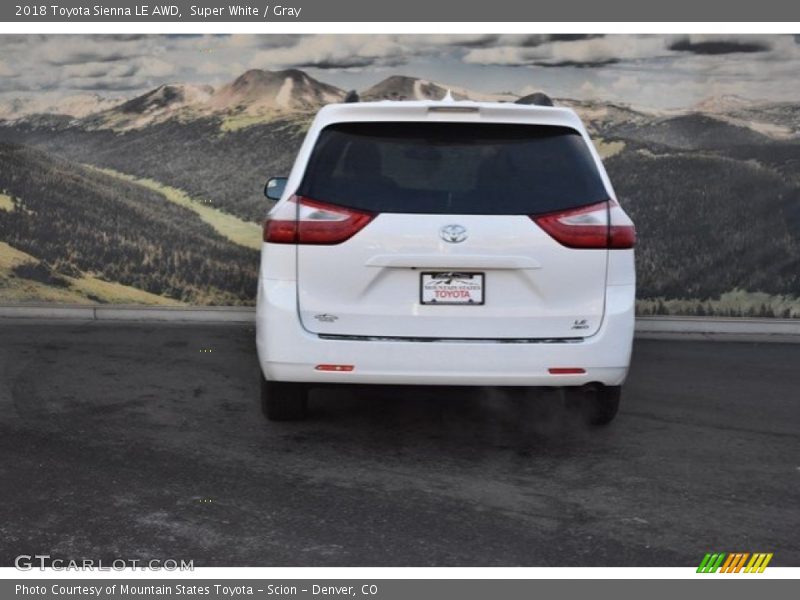 Super White / Gray 2018 Toyota Sienna LE AWD