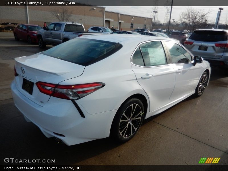 Super White / Ash 2018 Toyota Camry SE