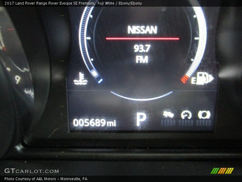 Fuji White / Ebony/Ebony 2017 Land Rover Range Rover Evoque SE Premium