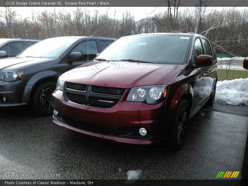 Octane Red Pearl / Black 2018 Dodge Grand Caravan SE