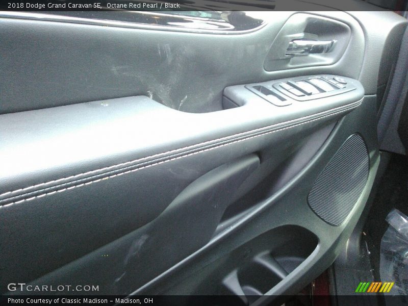 Octane Red Pearl / Black 2018 Dodge Grand Caravan SE