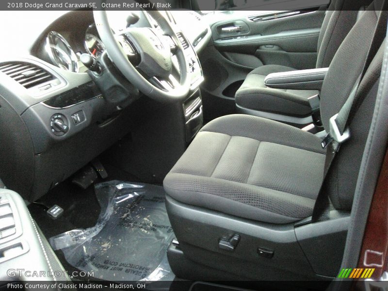 Octane Red Pearl / Black 2018 Dodge Grand Caravan SE