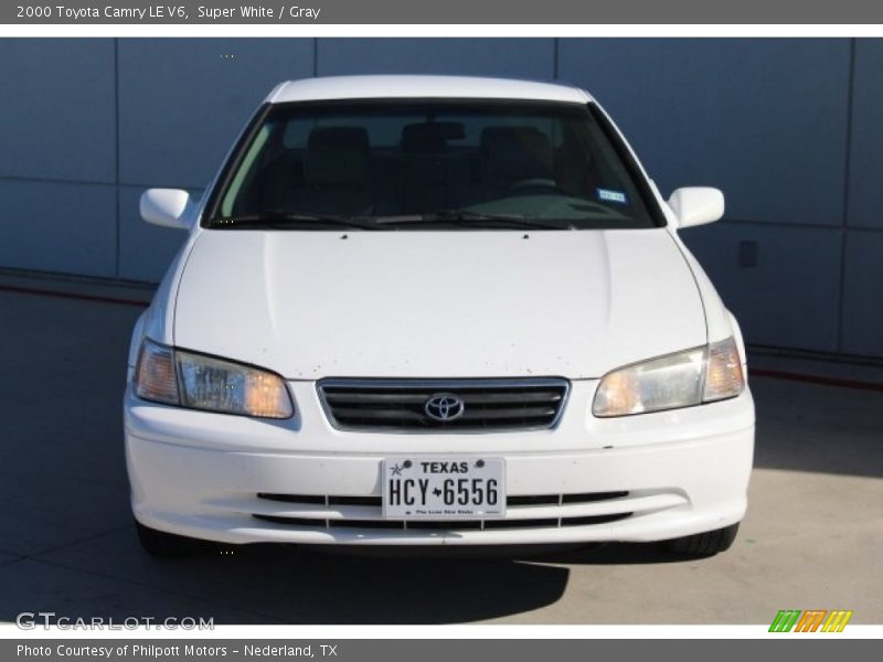 Super White / Gray 2000 Toyota Camry LE V6