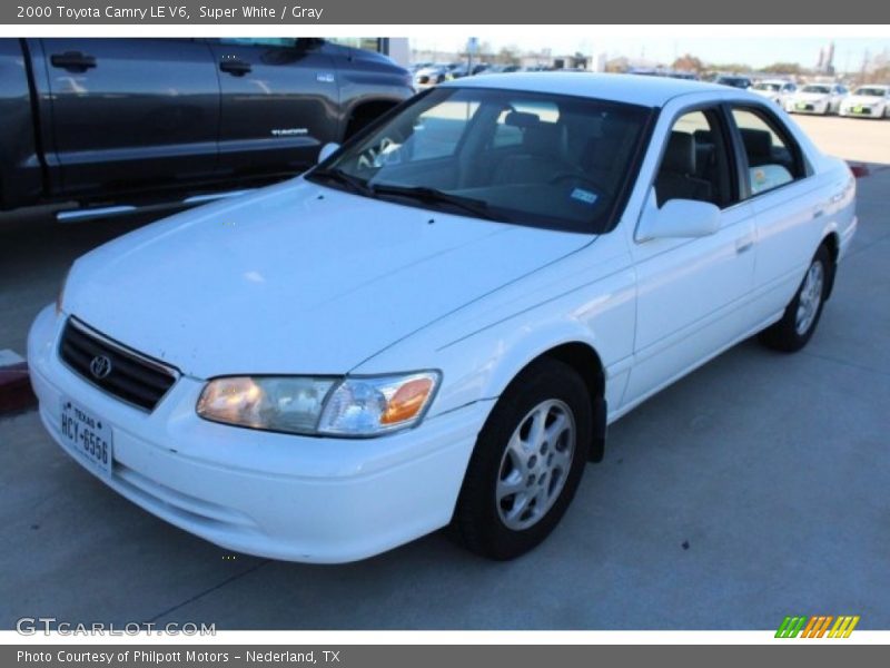 Super White / Gray 2000 Toyota Camry LE V6