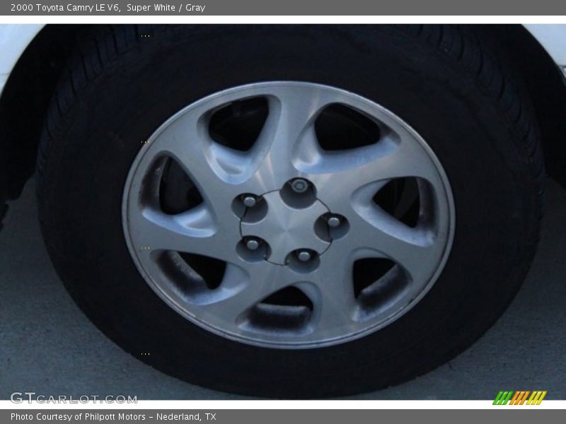 Super White / Gray 2000 Toyota Camry LE V6