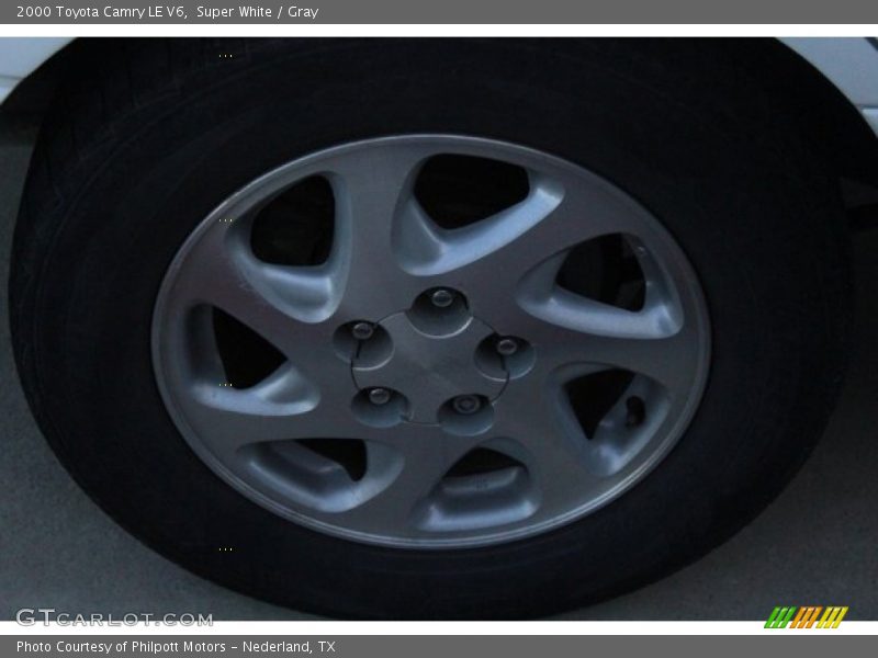 Super White / Gray 2000 Toyota Camry LE V6