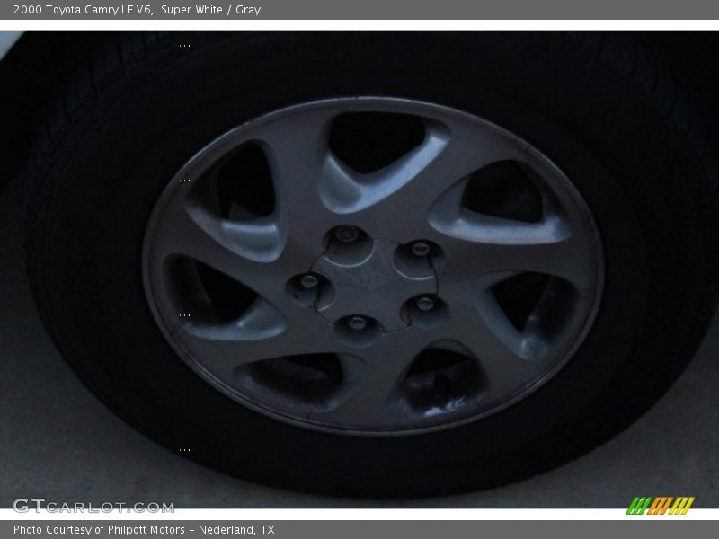 Super White / Gray 2000 Toyota Camry LE V6