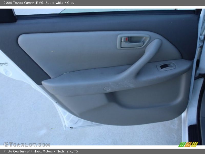 Super White / Gray 2000 Toyota Camry LE V6