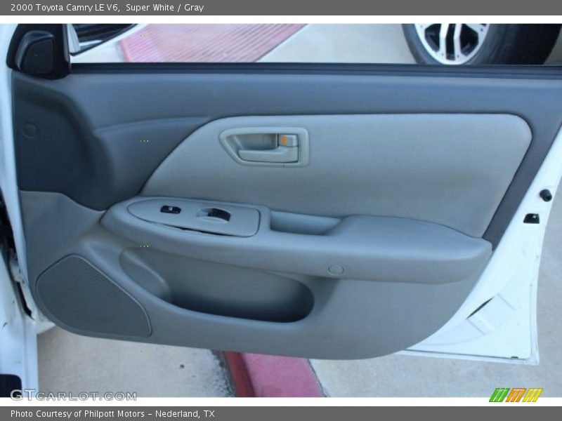 Super White / Gray 2000 Toyota Camry LE V6