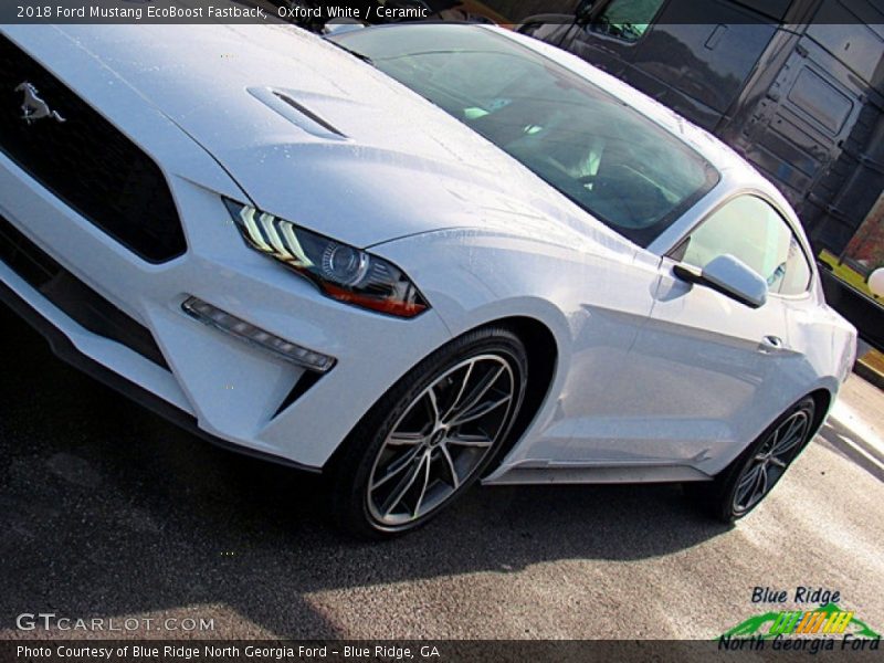 Oxford White / Ceramic 2018 Ford Mustang EcoBoost Fastback