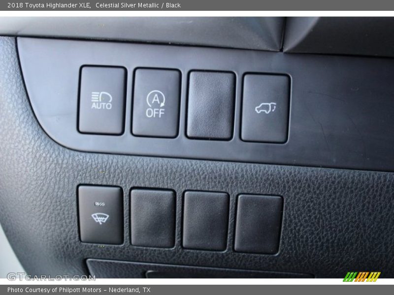 Celestial Silver Metallic / Black 2018 Toyota Highlander XLE