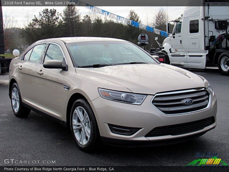 White Gold / Dune 2018 Ford Taurus SEL