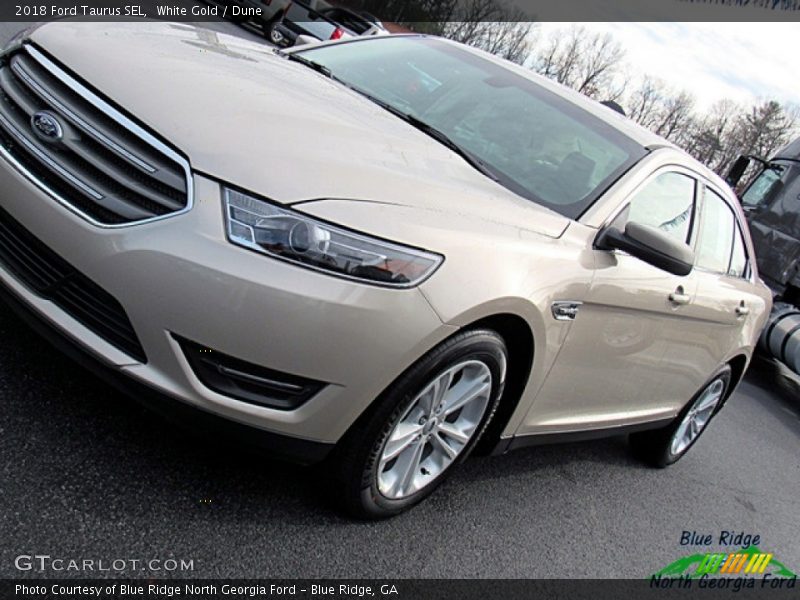 White Gold / Dune 2018 Ford Taurus SEL
