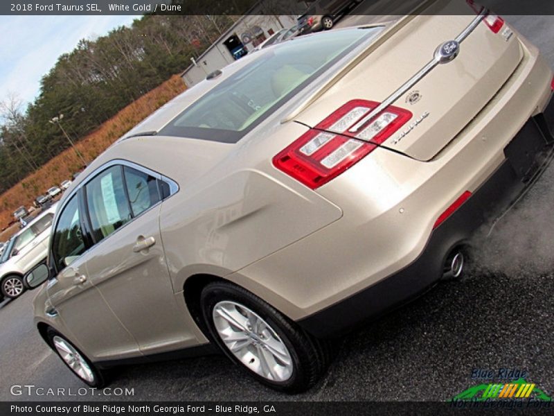 White Gold / Dune 2018 Ford Taurus SEL
