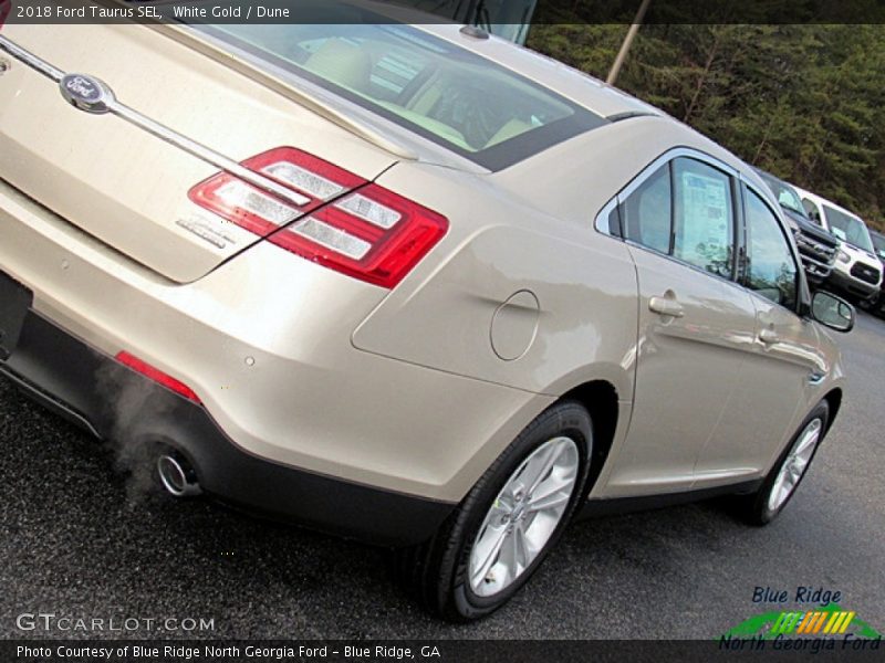 White Gold / Dune 2018 Ford Taurus SEL