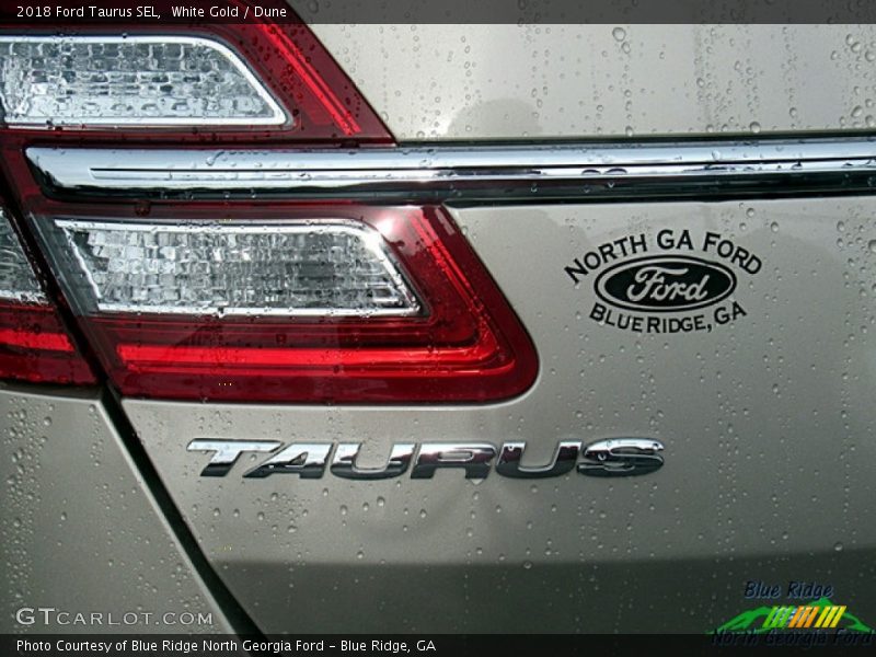 White Gold / Dune 2018 Ford Taurus SEL