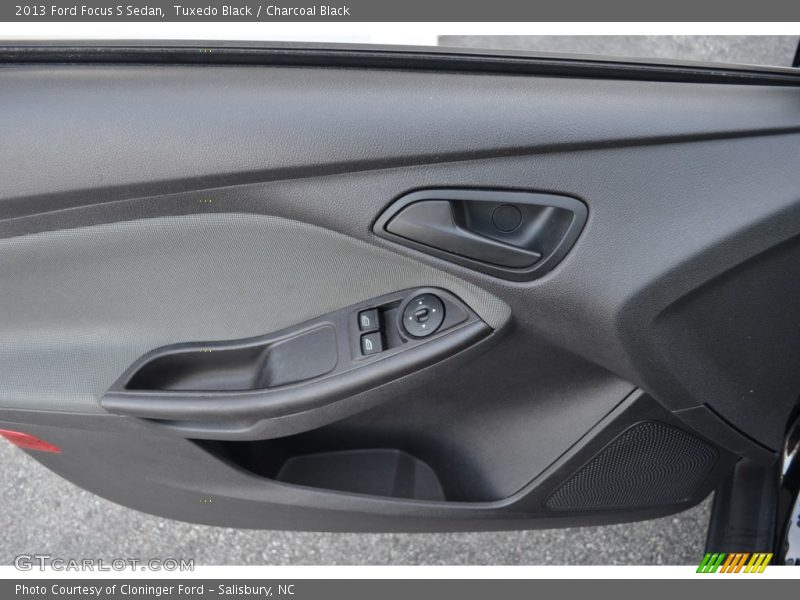 Tuxedo Black / Charcoal Black 2013 Ford Focus S Sedan