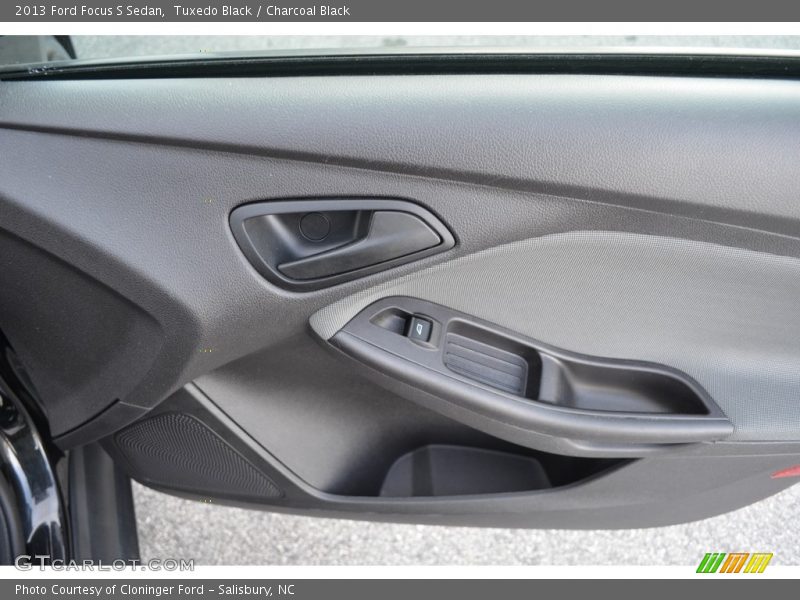 Tuxedo Black / Charcoal Black 2013 Ford Focus S Sedan