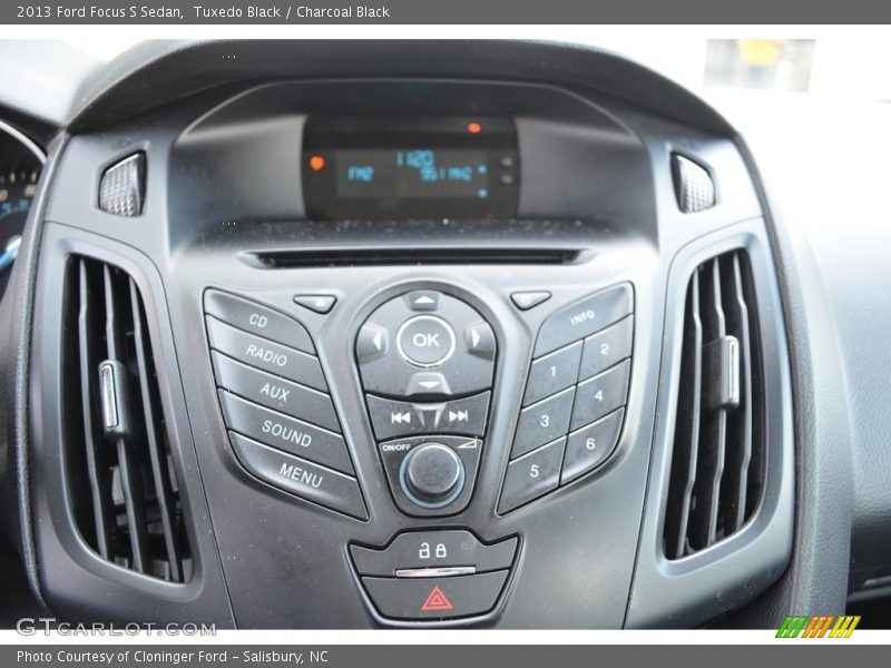 Tuxedo Black / Charcoal Black 2013 Ford Focus S Sedan