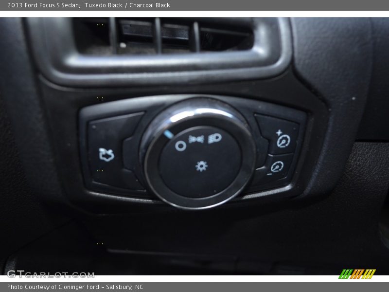 Tuxedo Black / Charcoal Black 2013 Ford Focus S Sedan