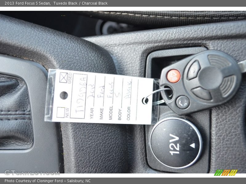 Tuxedo Black / Charcoal Black 2013 Ford Focus S Sedan