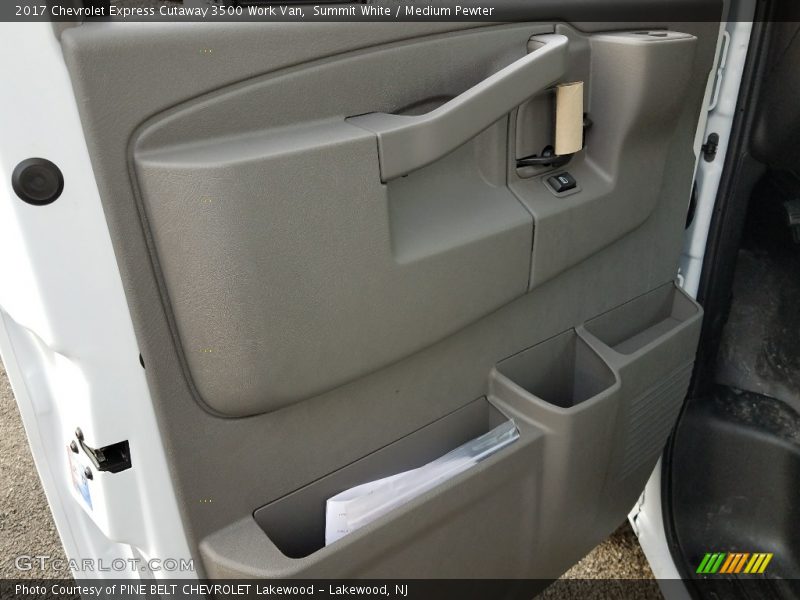 Summit White / Medium Pewter 2017 Chevrolet Express Cutaway 3500 Work Van