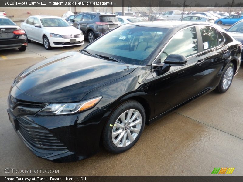 Midnight Black Metallic / Macadamia 2018 Toyota Camry LE
