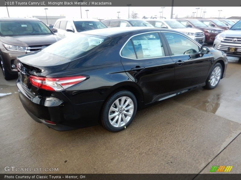 Midnight Black Metallic / Macadamia 2018 Toyota Camry LE