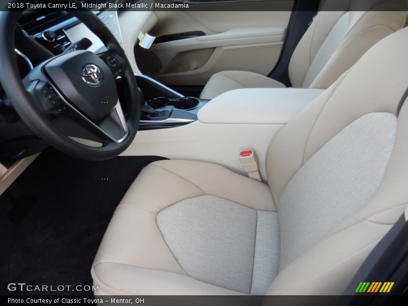 Midnight Black Metallic / Macadamia 2018 Toyota Camry LE