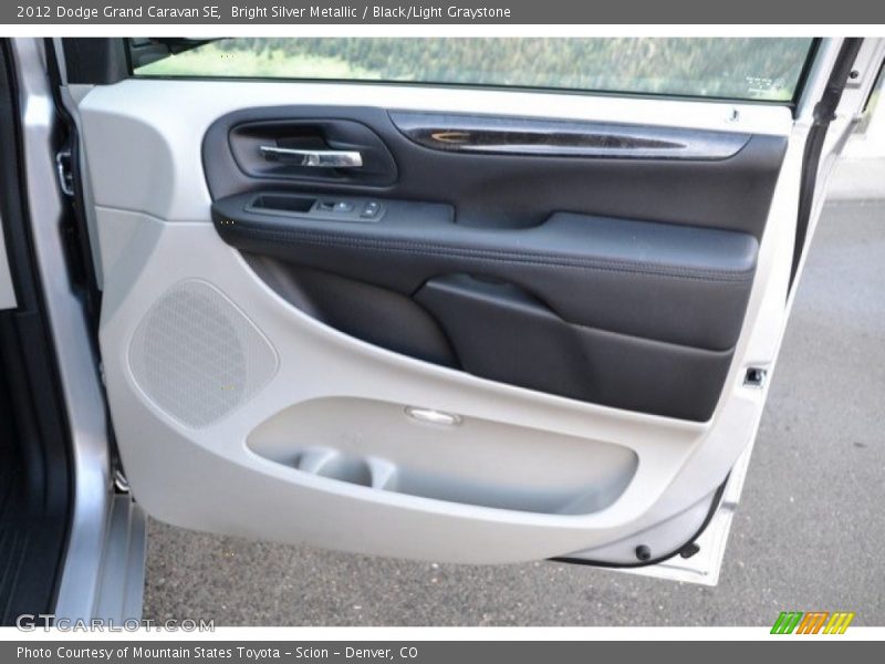 Bright Silver Metallic / Black/Light Graystone 2012 Dodge Grand Caravan SE