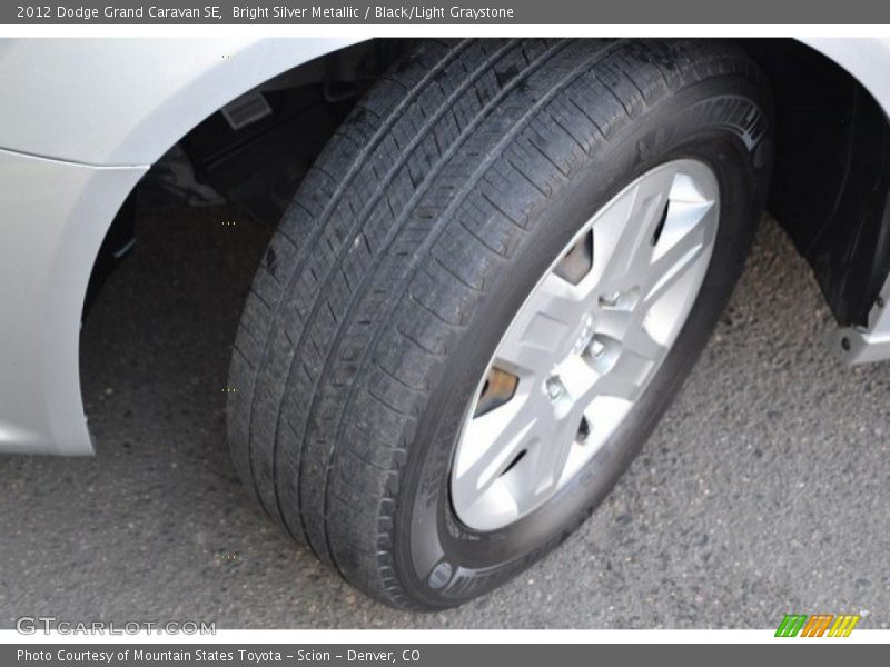 Bright Silver Metallic / Black/Light Graystone 2012 Dodge Grand Caravan SE
