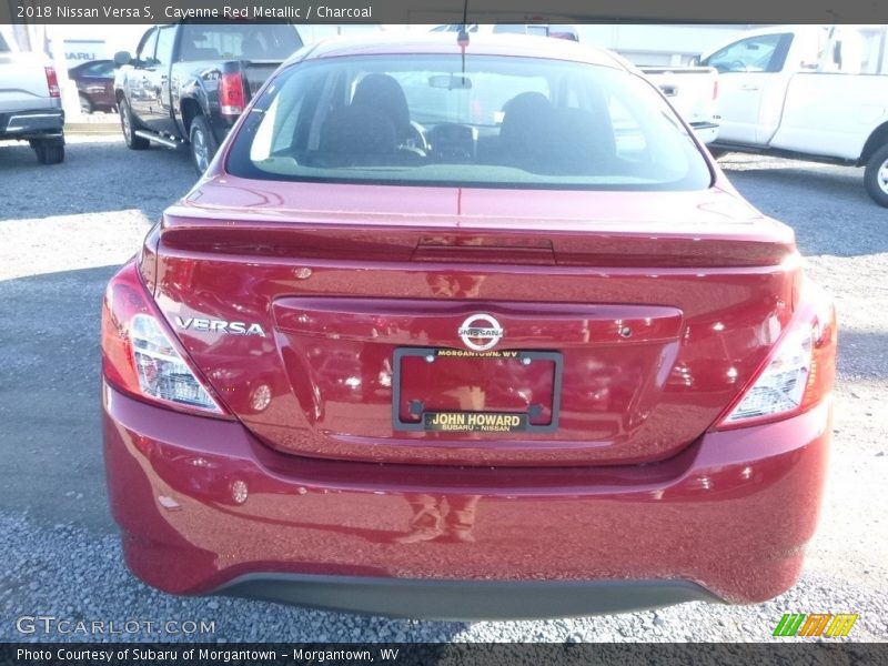 Cayenne Red Metallic / Charcoal 2018 Nissan Versa S