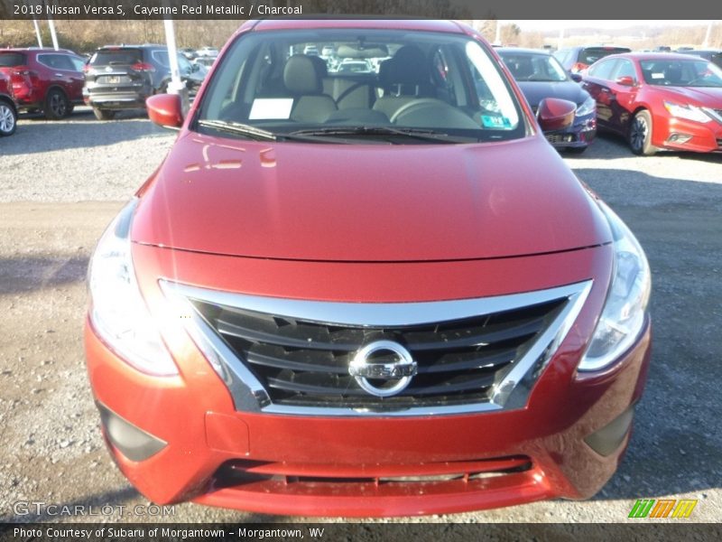 Cayenne Red Metallic / Charcoal 2018 Nissan Versa S