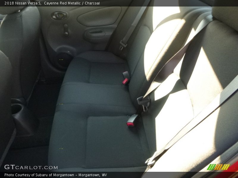 Cayenne Red Metallic / Charcoal 2018 Nissan Versa S