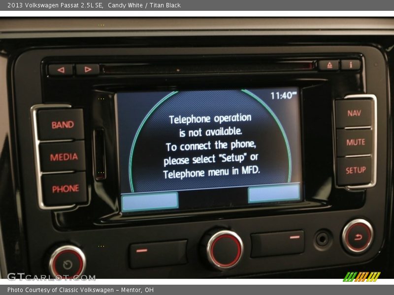 Candy White / Titan Black 2013 Volkswagen Passat 2.5L SE