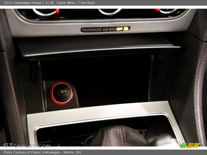 Candy White / Titan Black 2013 Volkswagen Passat 2.5L SE