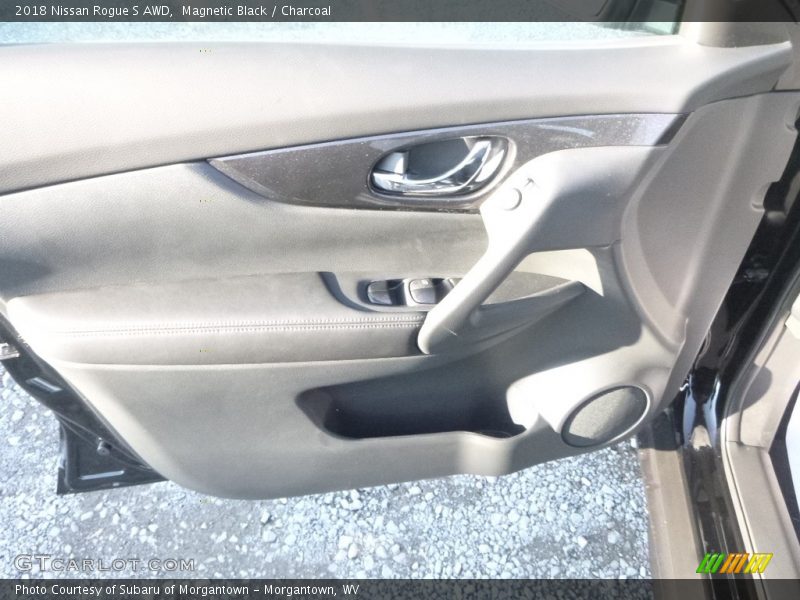 Magnetic Black / Charcoal 2018 Nissan Rogue S AWD