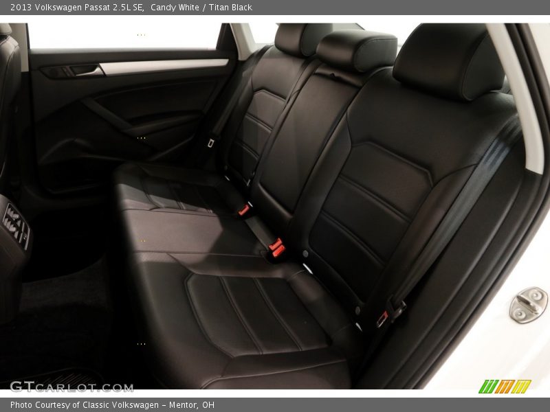 Candy White / Titan Black 2013 Volkswagen Passat 2.5L SE