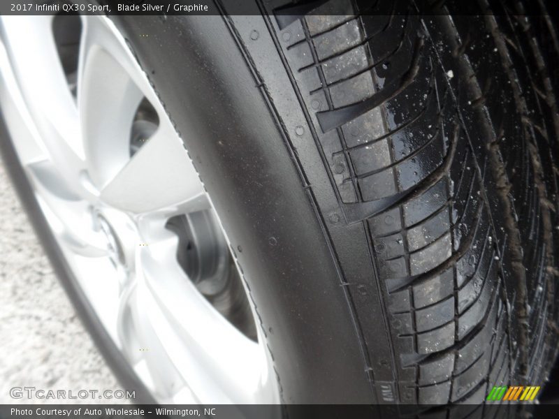 Blade Silver / Graphite 2017 Infiniti QX30 Sport