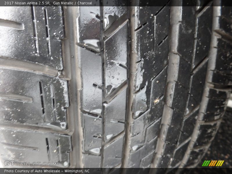 Gun Metallic / Charcoal 2017 Nissan Altima 2.5 SR