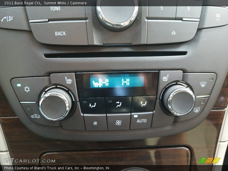 Summit White / Cashmere 2011 Buick Regal CXL