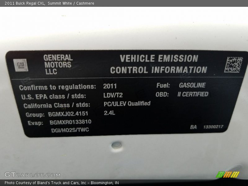 Summit White / Cashmere 2011 Buick Regal CXL