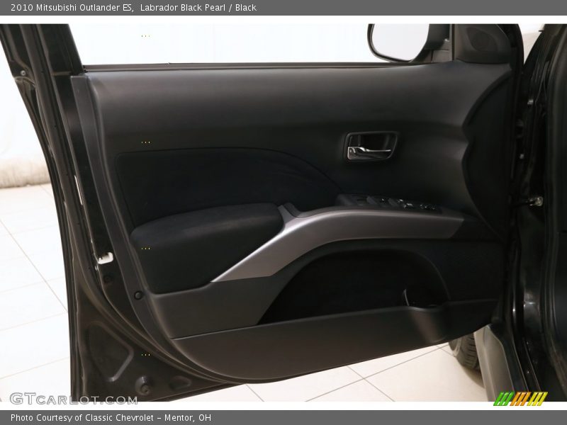 Labrador Black Pearl / Black 2010 Mitsubishi Outlander ES