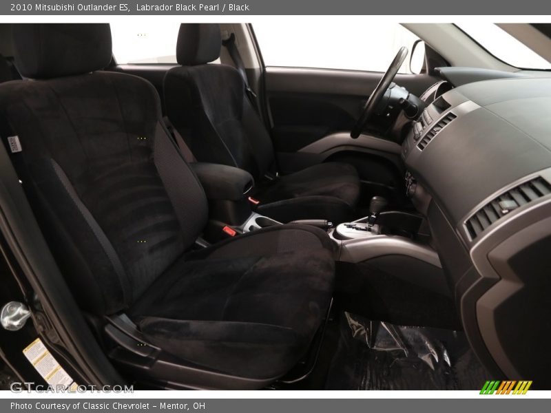 Labrador Black Pearl / Black 2010 Mitsubishi Outlander ES