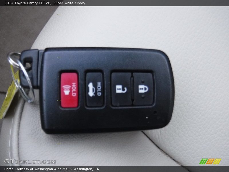 Super White / Ivory 2014 Toyota Camry XLE V6